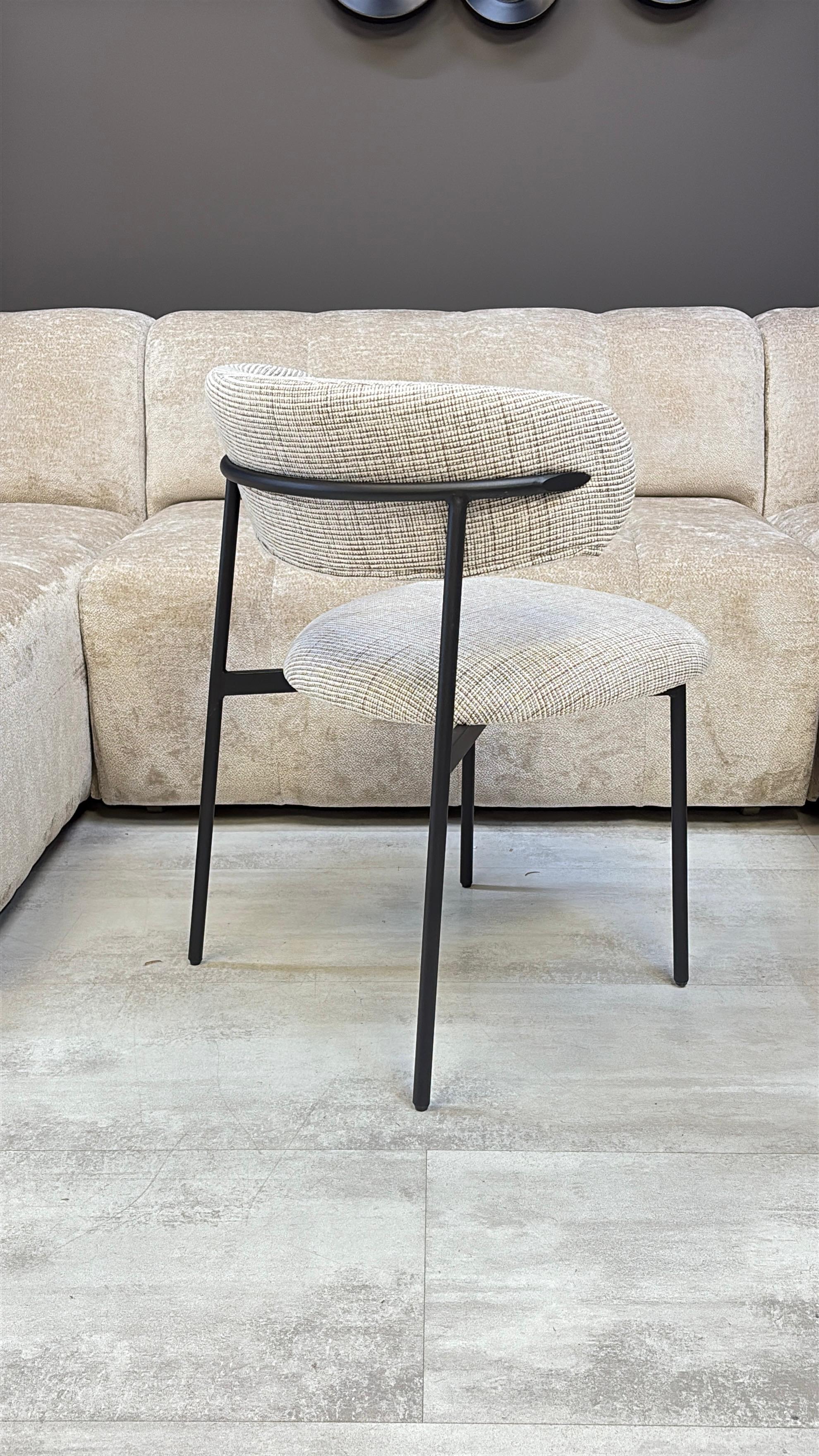 Chaise Leila Pied Noir Revetement Taupe clair