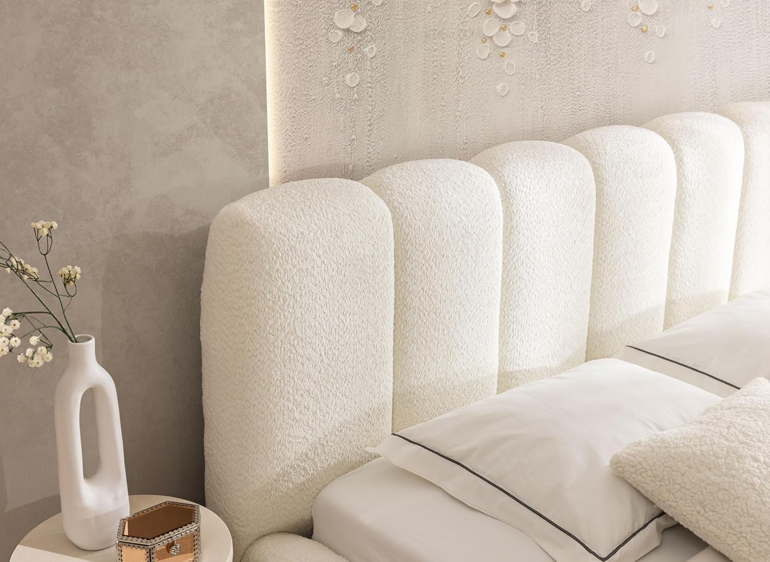 FURNISTAR MIA Lit capitonné avec coffre de lit, lit 140 x 200 cm, lit double avec espace de rangement et sommier à lattes, aspect lit à sommier tapissier, sans matelas, chambre à coucher - Blanc