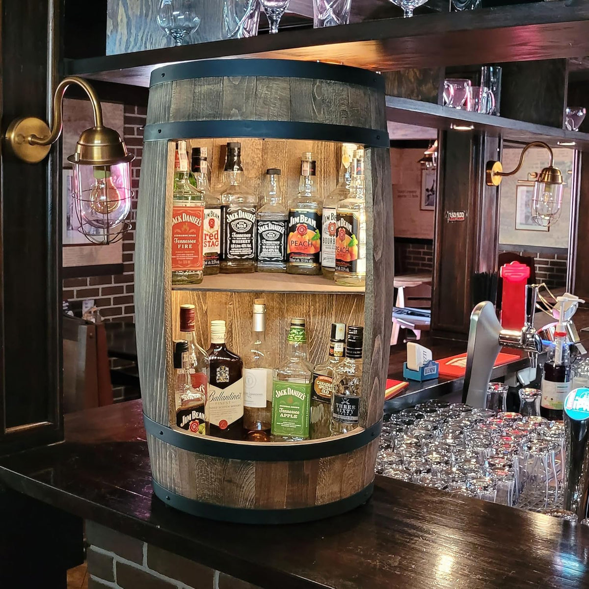 weeco Tonneau Bar en Bois avec Éclairage LED – Casier à Vin avec 2 Étagères et Porte-Bouteilles – Bar Rustique pour Salon ou Cave à Vin – Décoration Vintage – 80x50cm Marron
