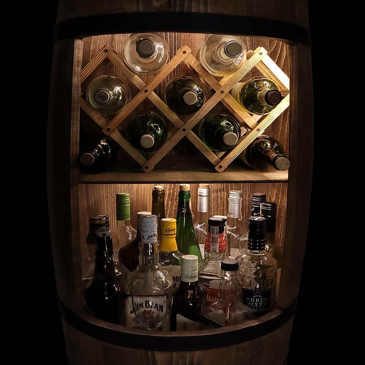 weeco Tonneau Bar en Bois avec Éclairage LED – Casier à Vin avec 2 Étagères et Porte-Bouteilles – Bar Rustique pour Salon ou Cave à Vin – Décoration Vintage – 80x50cm Marron