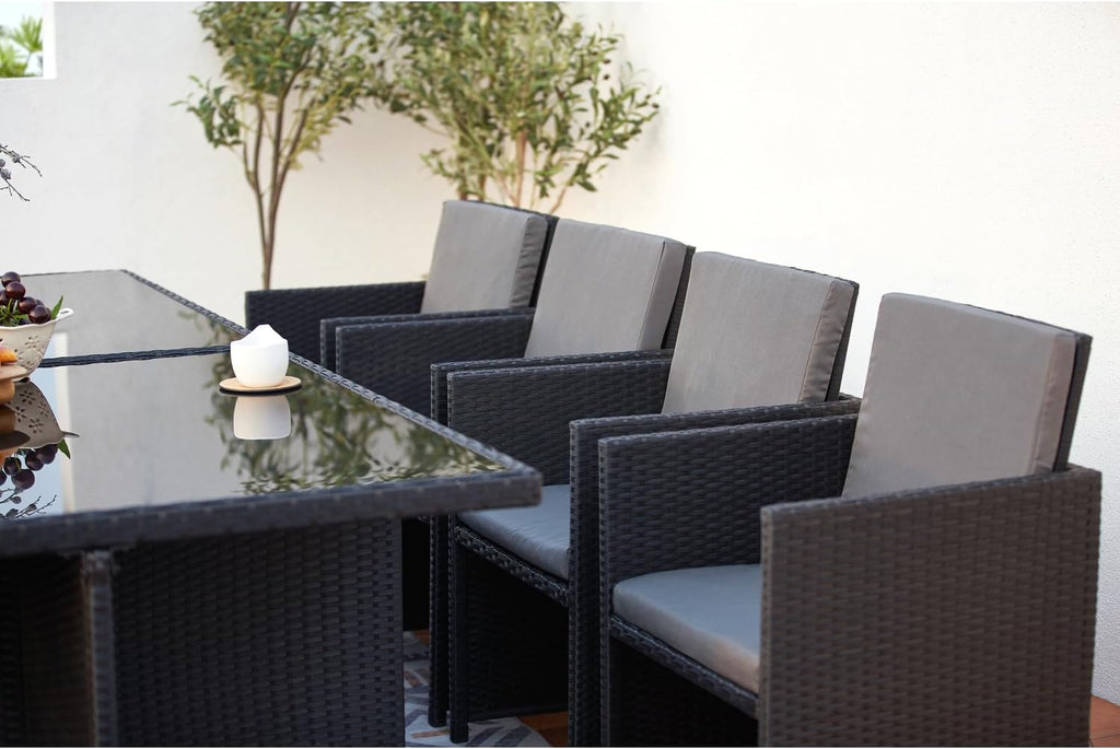 CONCEPT USINE | Salon de Jardin Encastrable 12 Places en Résiné Tréssée | Monaco Noir/Gris | Table avec Verre 5 mm + 8 Chaises + 4 Poufs | Structure Acier + Epoxy | Robuste, Confortable, Résistant