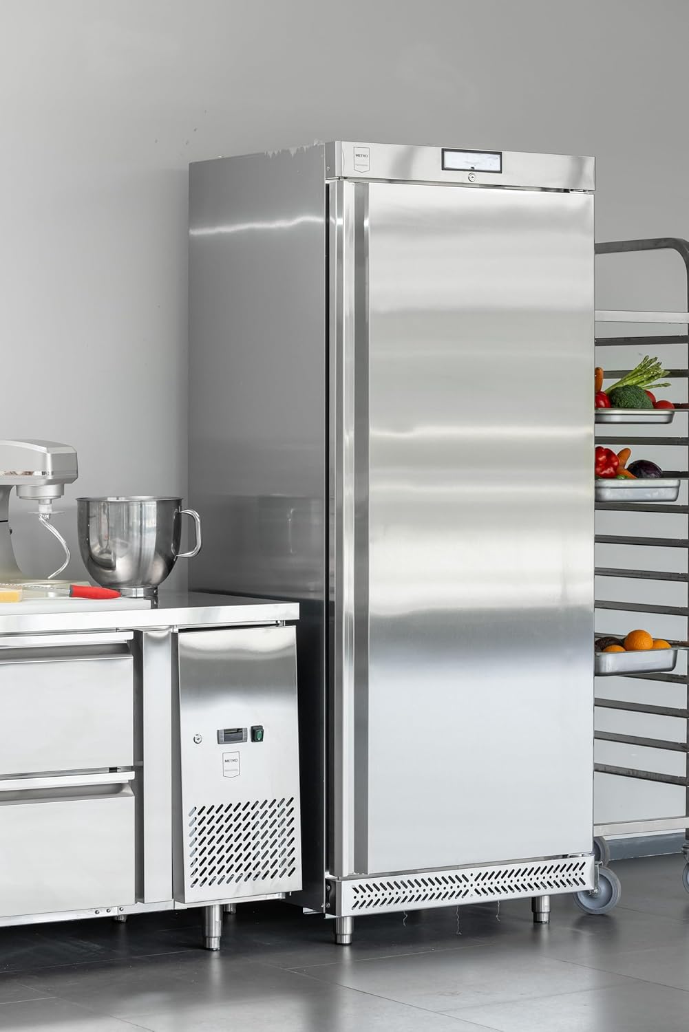 METRO Professional Réfrigérateur pro GRE6600S, Inox, 77.5x72x188.5cm, 380L, Réfrigération par air, 300W, avec serrure, 5 clayettes réglables, argenté