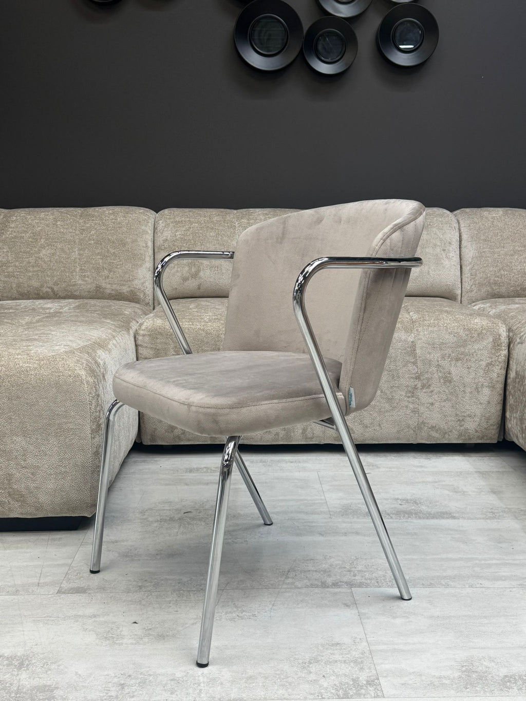 Chaise Velours Beige Anti-Tache – Structure Chromée