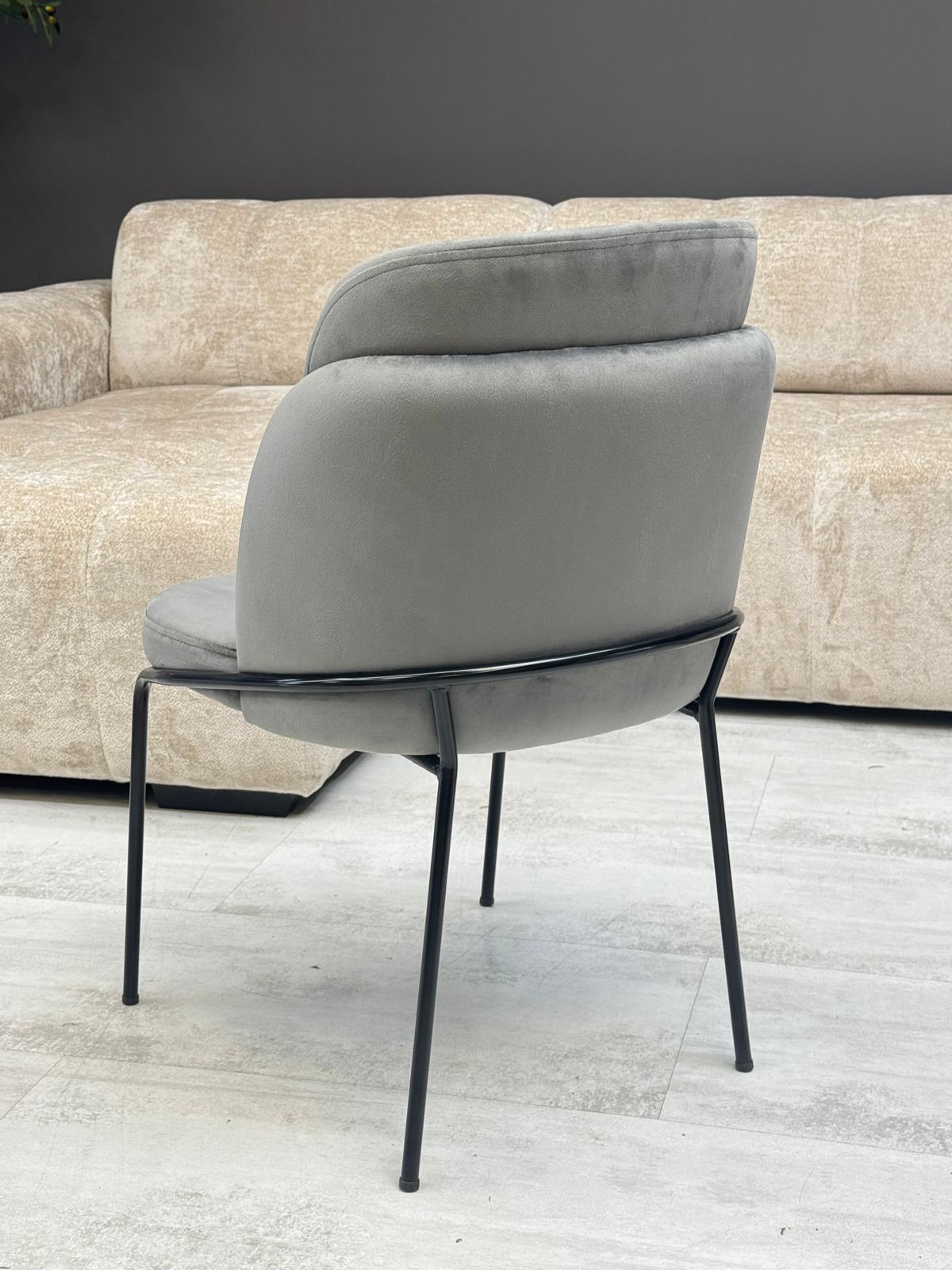 Chaise Velours Gris – Pieds Noirs Design Moderne Lisse