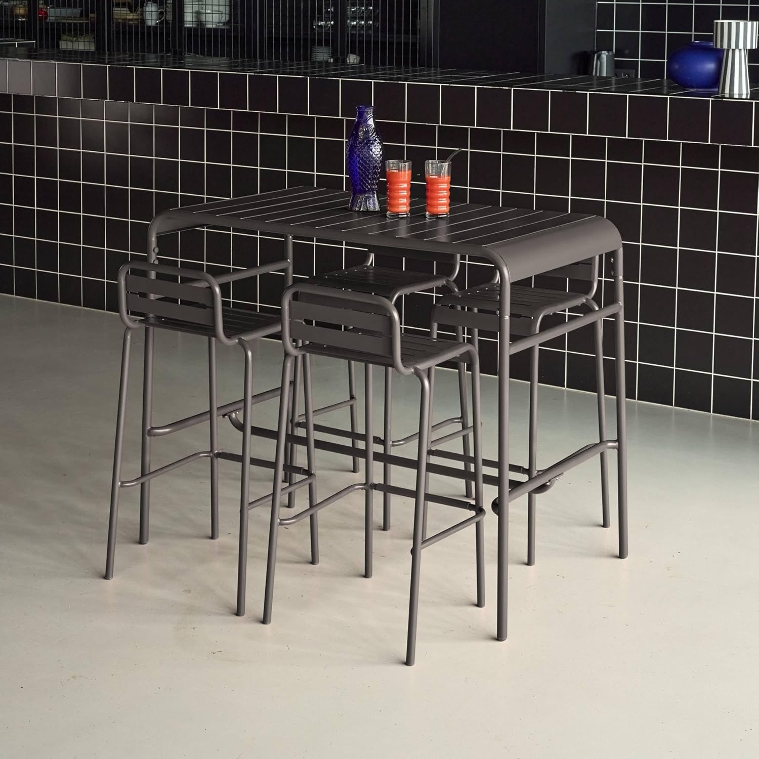 sweeek - Table Haute de Jardin Acier + 4 assises Amelia Anthracite. 4 chaises Hautes en Acier. 120 x 70cm x 95cm