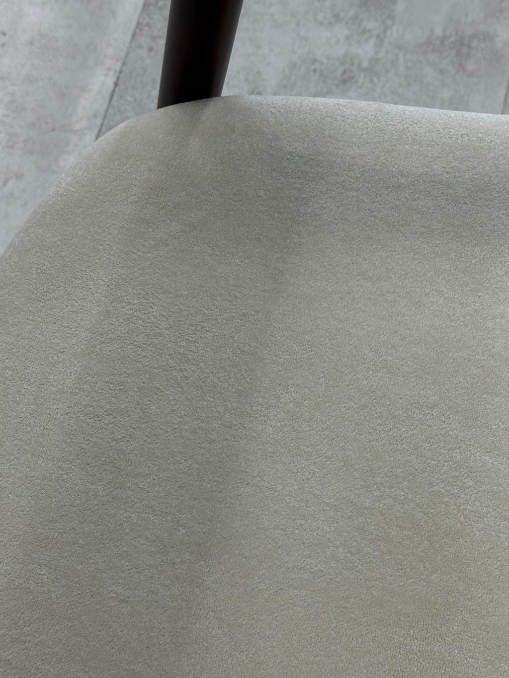 Chaise Carlyon bois d'hévéa pied noyer
