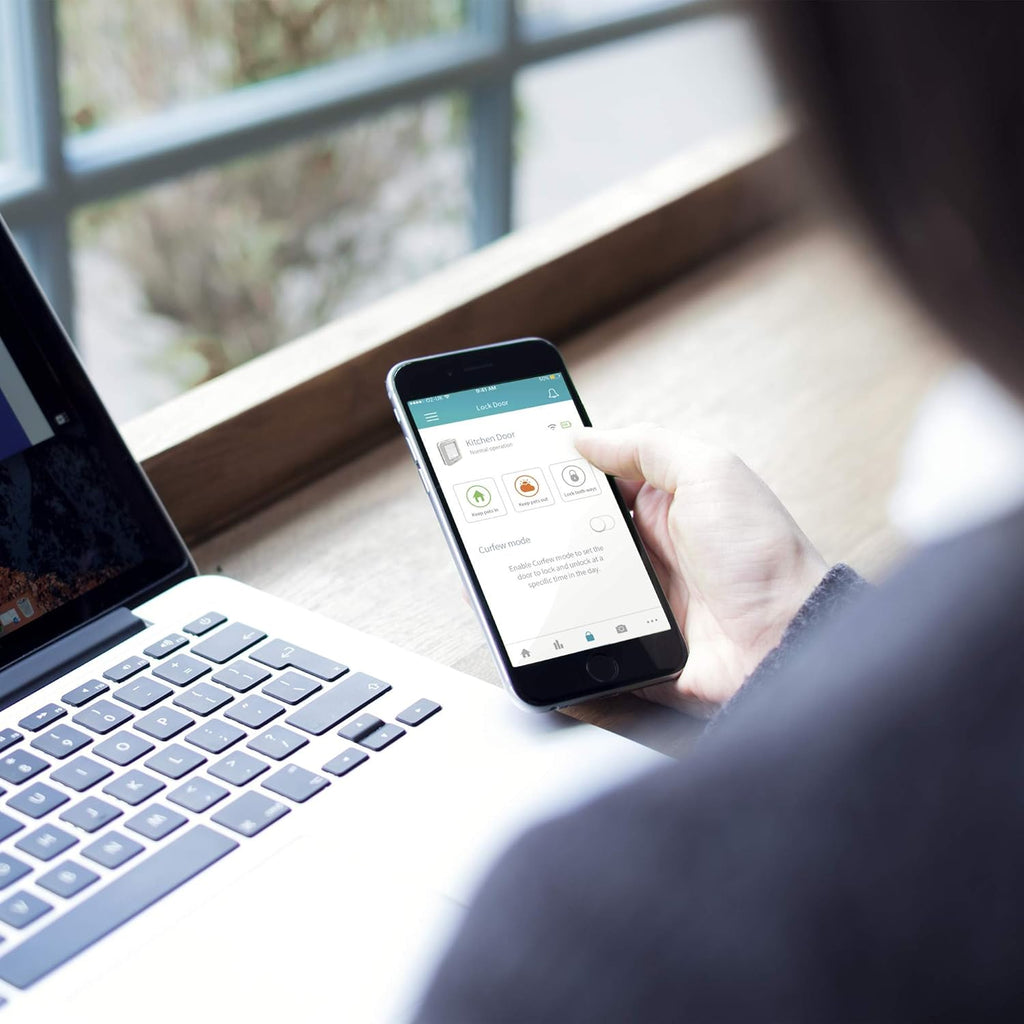 Sure PetCare | Chatière à Puce électronique Connect SureFlap avec Hub, Technologie DualScan, Compatible avec médaillon d'identification par radiofréquence et Puce, contrôle par Application