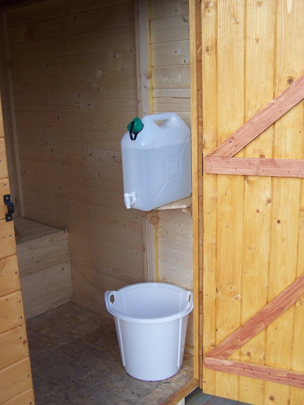 Abri WC Panneaux de Bois avec Lave, 1.81m2, 16mm